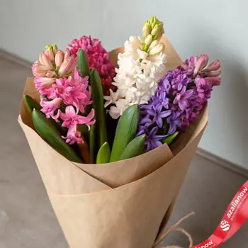 AZALIANOW ЦВЕТЫ. ПОДАРКИ. ДЕКОР Яркий весенний букет из 5 разноцветных гиацинтов в крафте