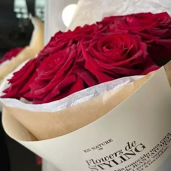 АЗАЛИЯ FLOWERS Букет- комплимент из эквадорских роз сорта Explorer