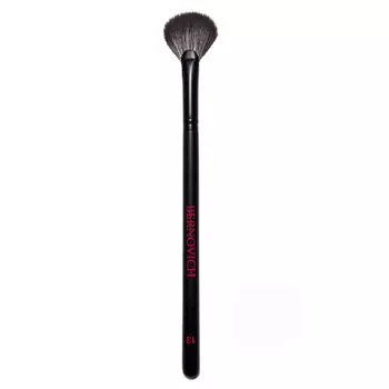 BERNOVICH Кисть №13 небольшая веерная воздушная для хайлайтера