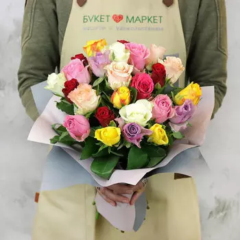 Букет из 25 разноцветных кенийских роз
