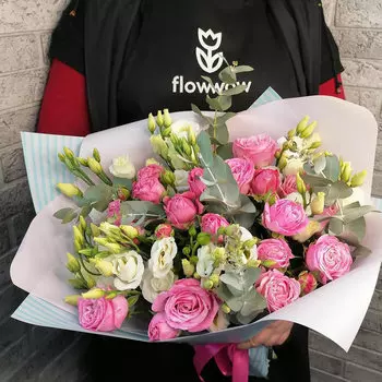 Букет с кустовой розой