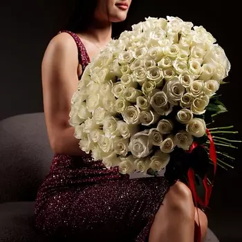 БУКЕТНАЯ ЛАВКА 101 Белая роза