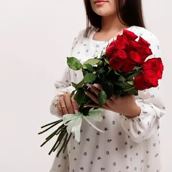 БУКЕТНАЯ ЛАВКА 11 Красных роз