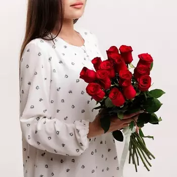 БУКЕТНАЯ ЛАВКА 15 Красных роз