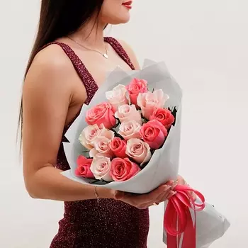 БУКЕТНАЯ ЛАВКА 15 розовых роз