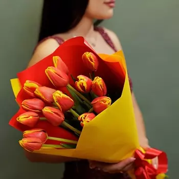 БУКЕТНАЯ ЛАВКА 15 тюльпанов ДЕНМАРК