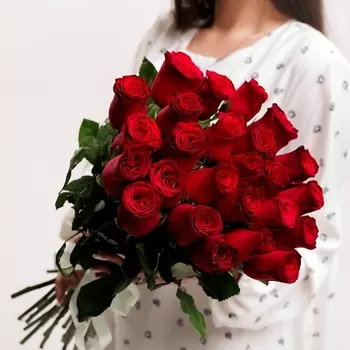 БУКЕТНАЯ ЛАВКА 25 красных роз