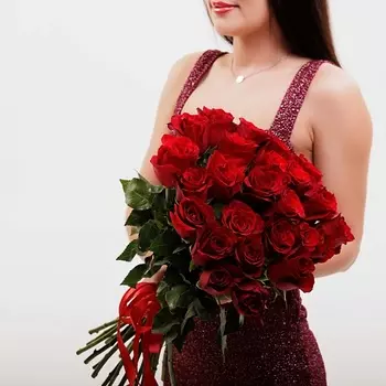 БУКЕТНАЯ ЛАВКА 25 красных роз