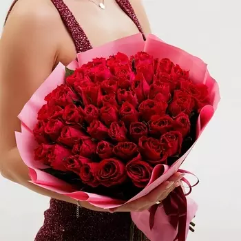 БУКЕТНАЯ ЛАВКА 51 роза фуксия