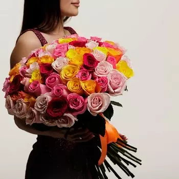 БУКЕТНАЯ ЛАВКА 75 Роз микс