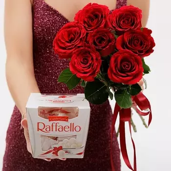 БУКЕТНАЯ ЛАВКА 7 роз и раффаэлло