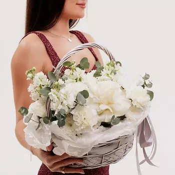 БУКЕТНАЯ ЛАВКА Белая корзина