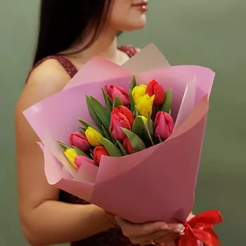 БУКЕТНАЯ ЛАВКА Букет из 15 Тюльпанов микс