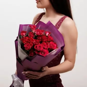 БУКЕТНАЯ ЛАВКА Красные кустовые розы