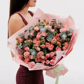 БУКЕТНАЯ ЛАВКА Кустовые розовые розы и эвкалипт