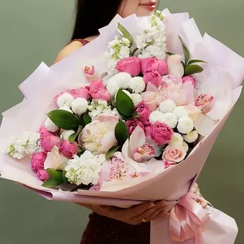 БУКЕТНАЯ ЛАВКА Нежный букет с пионами