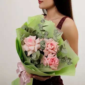 БУКЕТНАЯ ЛАВКА Роза французская с эвкалиптом