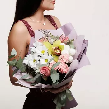 БУКЕТНАЯ ЛАВКА Сборный букет с орхидеей