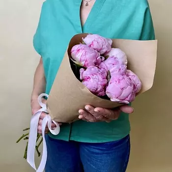 БУКЕТНЫЙ ДОМИК Букет из 7 пионов