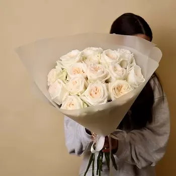 БУКЕТНЫЙ ДОМИК Моно-букет из 15 роз Охара