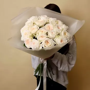 БУКЕТНЫЙ ДОМИК Моно-букет из 21 розы Охара