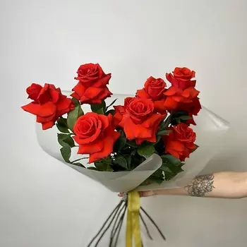 БУКЕТНЫЙ ДОМИК Моно-букет из 9 роз Нина