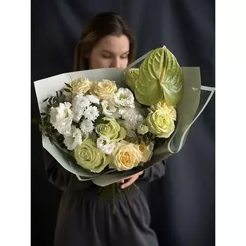 БУТОН ЦВЕТОЧНЫЙ БУТИК Букет живых цветов с антуриумом и розой