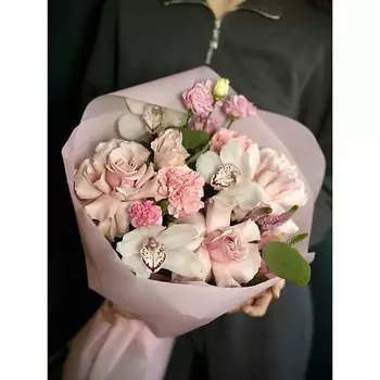 БУТОН ЦВЕТОЧНЫЙ БУТИК Букет живых цветов с орхидеями