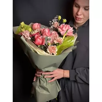 БУТОН ЦВЕТОЧНЫЙ БУТИК Букет живых цветов с розой Эквадор