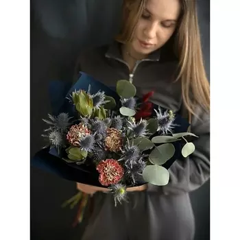 БУТОН ЦВЕТОЧНЫЙ БУТИК Букет живых цветов с эрингиумом