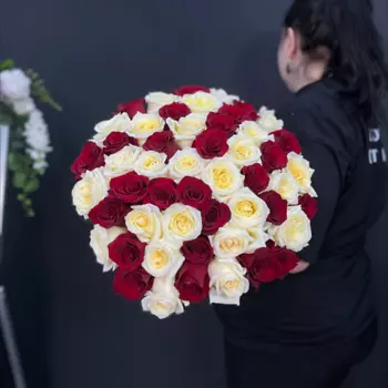 CITY FLOWERS Букет "51 роза микс"