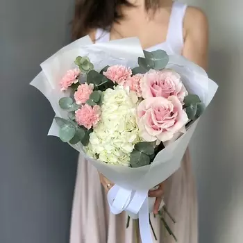 CVETAEVA TOMSK.RU Нежный букет из розы "Пинк Мондиаль" с гвоздикой и гортензией