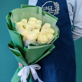 ЦВЕТНИК ЦВЕТЫ И ПОДАРКИ 15 роз Мондиаль в зеленой упаковке