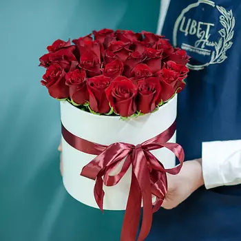 ЦВЕТНИК ЦВЕТЫ И ПОДАРКИ 25 роз Эквадор в шляпной коробке