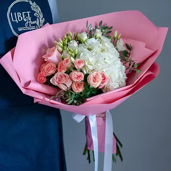 ЦВЕТНИК ЦВЕТЫ И ПОДАРКИ Розовые розы с гортензией