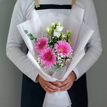 ЦВЕТНИК ЦВЕТЫ И ПОДАРКИ Сборный букет с розовыми герберами