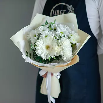 ЦВЕТНИК ЦВЕТЫ И ПОДАРКИ Сборный букет в белых тонах