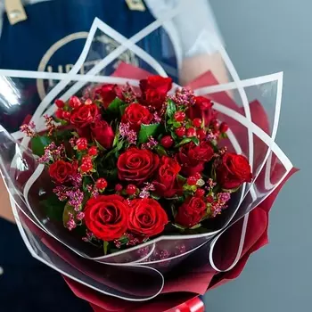 ЦВЕТНИК ЦВЕТЫ И ПОДАРКИ Яркий букет с кенийской розой