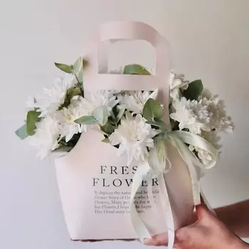 ЦВЕТОЧНАЯ МАСТЕРСКАЯ VETKA Кустовая хризантема белая в сумочке