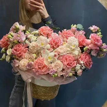 ЦВЕТОЧНЫЙ БАР LOFТ Ажурные розы корзина