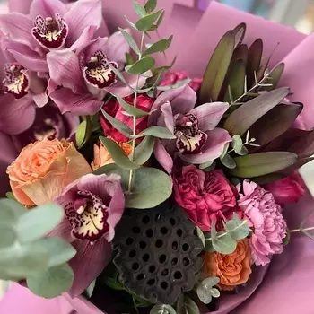 CVETOV. RU Дизайнерский букет из пионовидной розы и экзотики