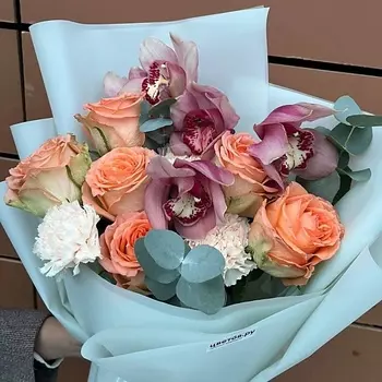 CVETOV. RU "Для НЕЕ" букет из эквадорской розы и цимбидиума