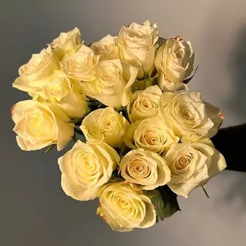 ЦВЕТЫ ДЛЯ ВАС Букет из 15 белых роз (Кения)