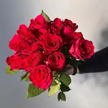 ЦВЕТЫ ДЛЯ ВАС Букет из 15 красных роз (Кения)