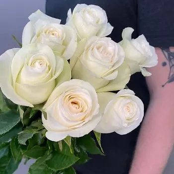 ЦВЕТЫ ДЛЯ ВАС Букет из 7 белых роз (Эквадор) 60 см