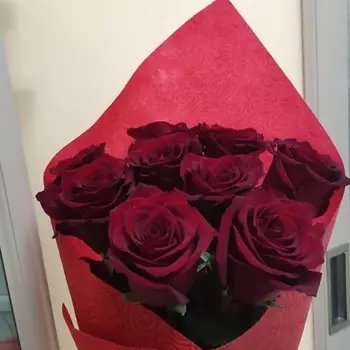 ЦВЕТЫ ДЛЯ ВАС Букет из 9 красных роз 30 см 50 см