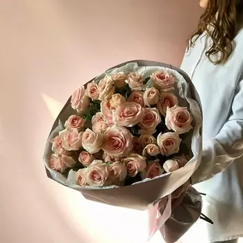 ЦВЕТЫ И ШТУЧКИ Букет из 9 кустовых розовых роз