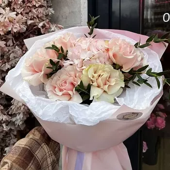 DARI ЦВЕТЫ Букет из французских роз и гортензии