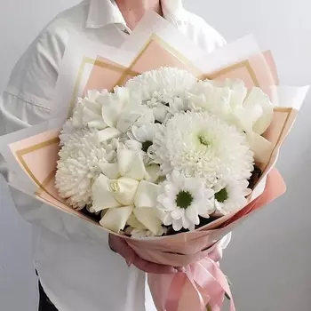 DOLCE LA VITA "Атол" Букет из роз, кустовой и одноголовой хризантем