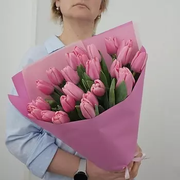 ДОМ ЦВЕТОВ АННЫ БАКАЛОВОЙ Букет из 25 розовых тюльпанов в упаковке